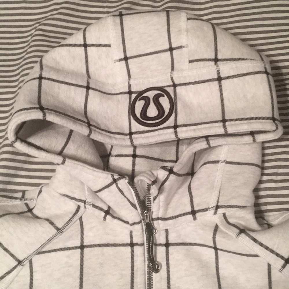Women’s Lululemon Scuba hoodie sweatshirt. Size 8